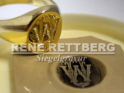 goldener Damensiegelring in klassischer Formgebung